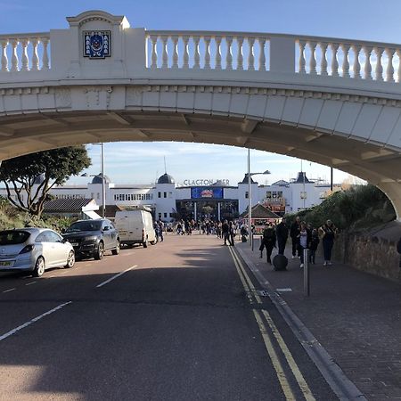 A Wave From It All Great Clacton Exteriör bild
